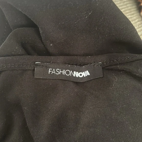 Fashion Nova- pinstripe red rose design set. - Picture 7 of 7